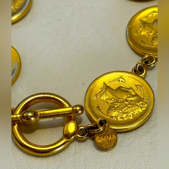 MMA Metropolitan Museum of Art Gold Coin Bracelet - Picture 4 of 10